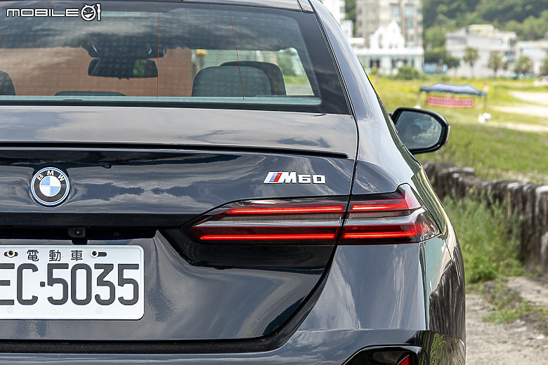 BMW i5 M60 xDrive 試駕|豪華舒適依舊,更多了一身好功夫!
