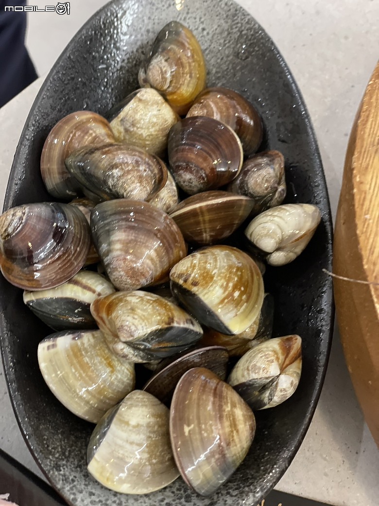 點我看大圖 極鶴和牛鍋物:一場視覺與味蕾的頂級饗宴