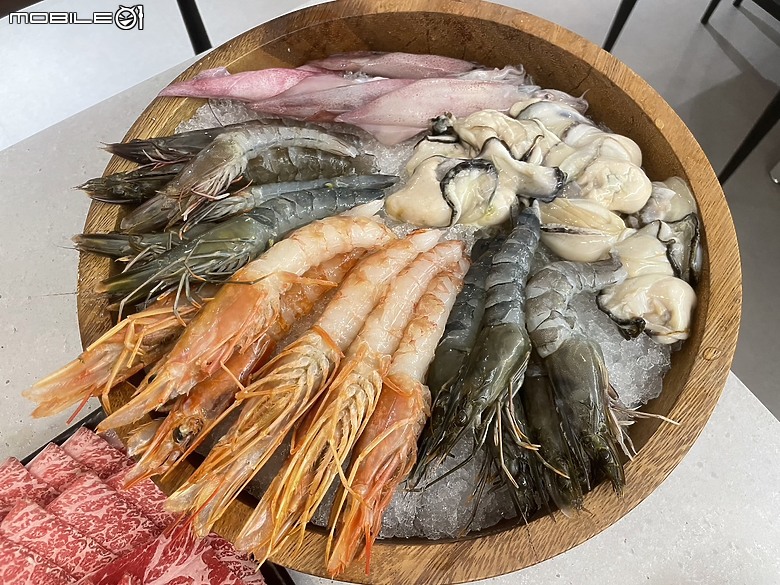極鶴和牛鍋物：一場視覺與味蕾的頂級饗宴