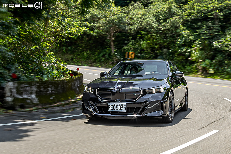 BMW i5 M60 xDrive 試駕|豪華舒適依舊,更多了一身好功夫!