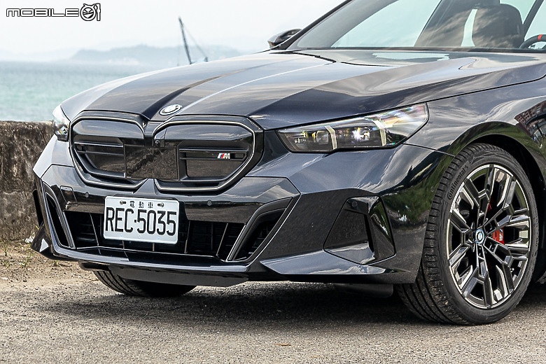 BMW i5 M60 xDrive 試駕|豪華舒適依舊,更多了一身好功夫!