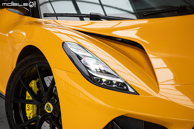 Lotus Emira V6 First Edition 試駕|純種跑車就該如此打造!