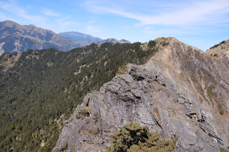 點我看大圖 【南橫溪頭山】媲美南橫三星百岳的一座巨岩高山