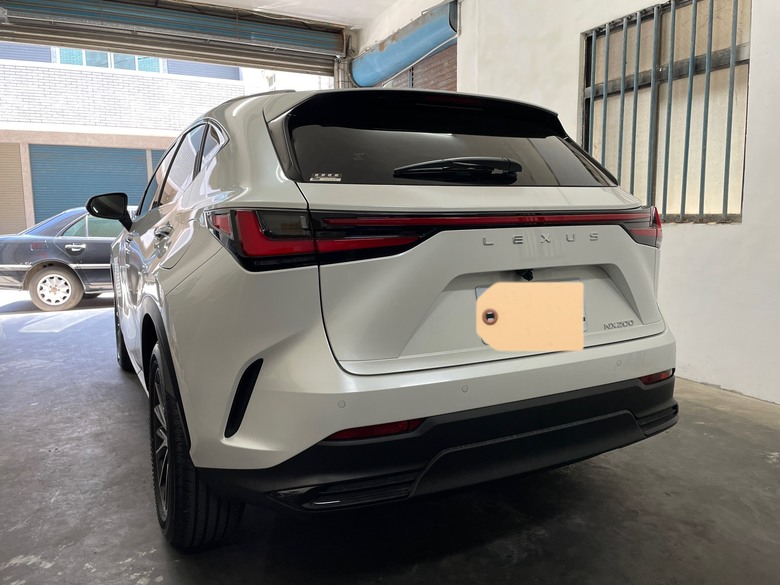 點我看大圖 40歲第一次買新車 LEXUS NX200 (開箱文)