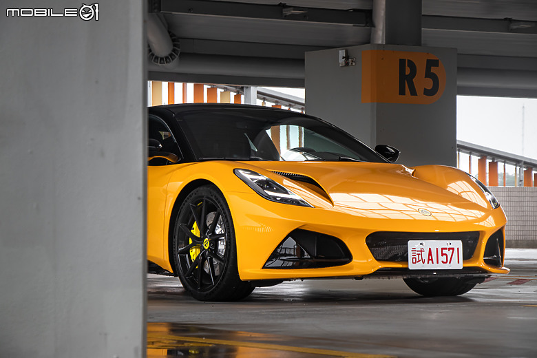 Lotus Emira V6 First Edition 試駕|純種跑車就該如此打造!