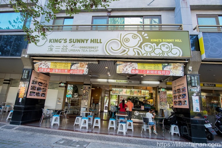 台南市北區來碗不一樣的肉燥飯，金三益新品，搭配精燉紅燒牛三寶和大顆韓國生蠔，蓋到看不到白飯，分量很足