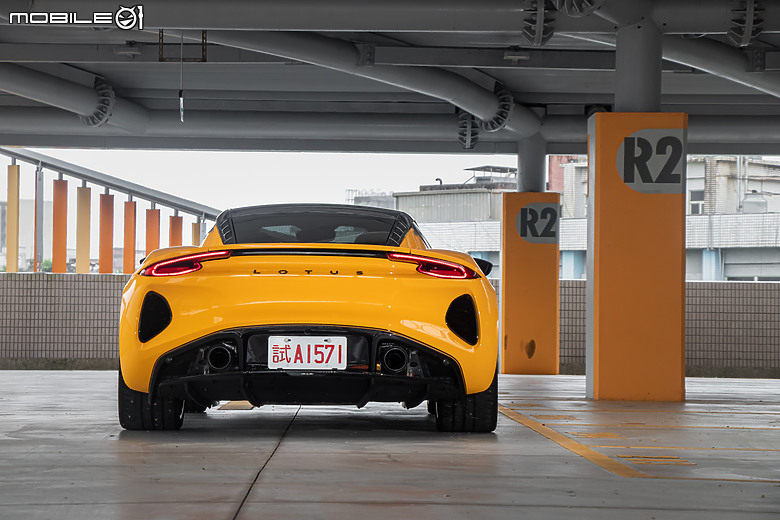 Lotus Emira V6 First Edition 試駕|純種跑車就該如此打造!