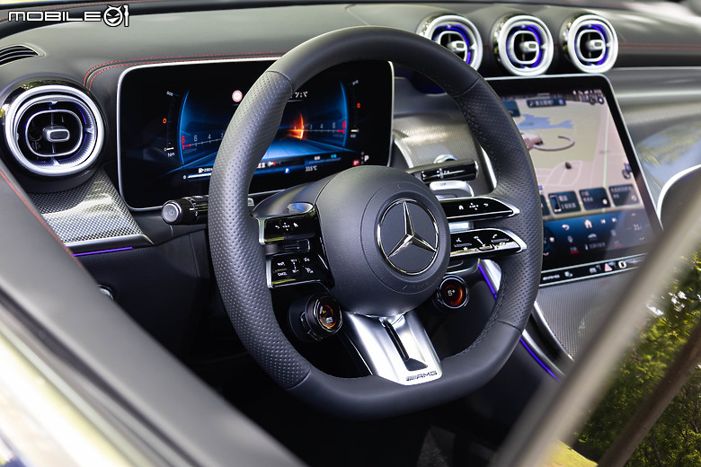 Mercedes-AMG GLC 43 4MATIC Coupe 試駕｜當家休旅秀肌肉，內外兼具的運動好手！