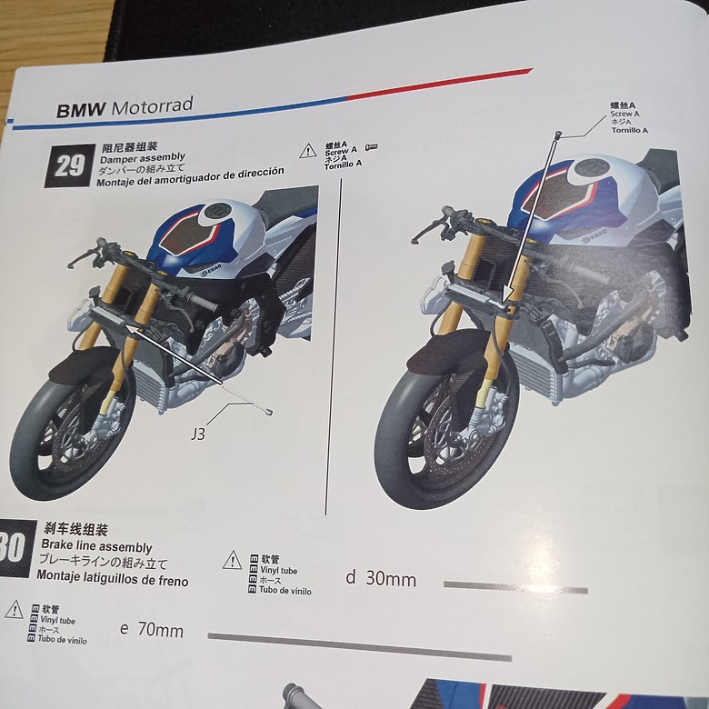 【模型新手也能輕鬆組 Part2】從0到100帶你一起組裝，MENG 1/9 BMW HP4 RACE MT-004s 重機模型 悅色版