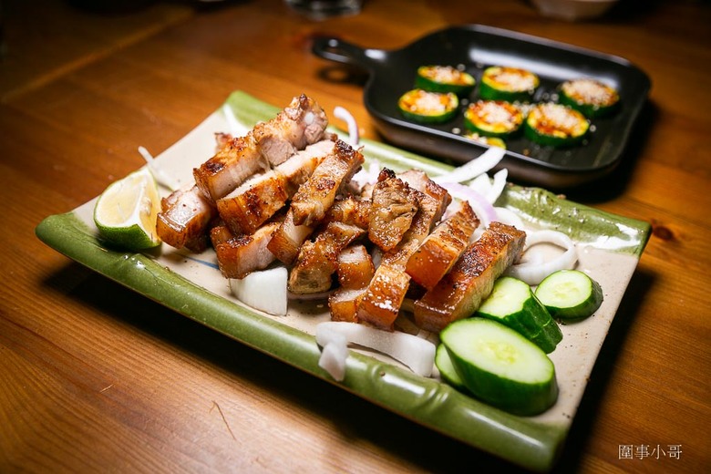 龍潭餐酒推薦-吉娜魯岸原民風味居，阿美族的熱情與美食都在這裡！大推烤魚跟韭菜臭豆腐喔喔喔！