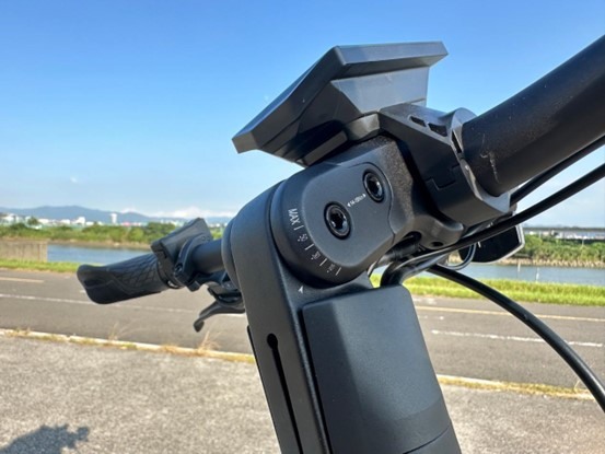 [開箱] 紅點設計獎台灣新品牌LITZMO EM-05 PRO電輔車