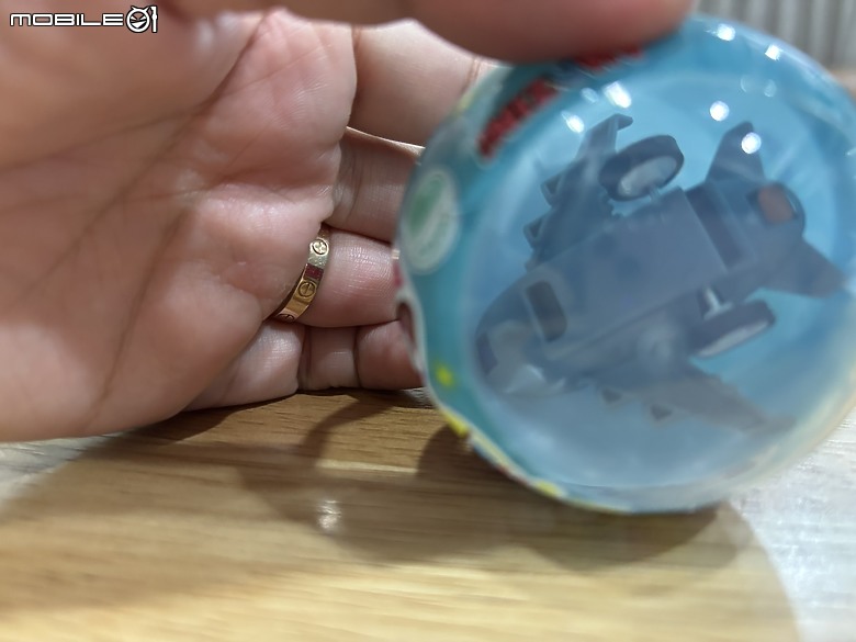 驚喜滿滿!幸運兔拉霸遊戲機開箱 - 全家同樂的歡樂新寵
