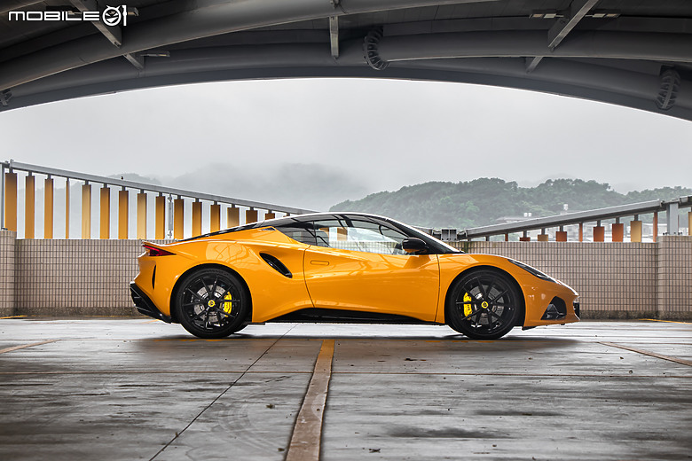 Lotus Emira V6 First Edition 試駕|純種跑車就該如此打造!