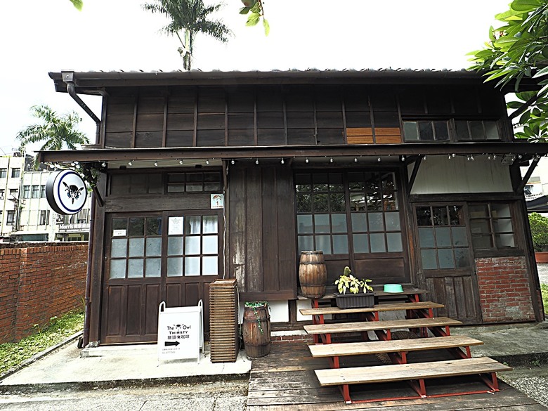 頭城老街(北門福德祠、盧纘祥公館、開蘭媽祖慶元宮、南門福德祠)、李榮春文學館、頭城文創園區,還有美味的車站前阿伯炸蛋蔥油餅 — 搭火車去宜蘭旅行之 頭城散步