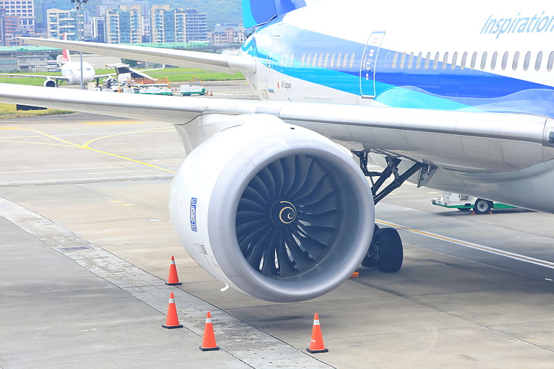 (映像分享) 搭乘全日空的波音787感受大和飛行夢想之翼in商務艙、豪華/經濟艙 feat. ANA