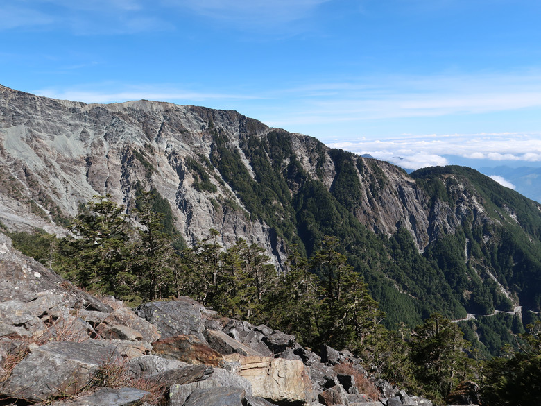 點我看大圖 【南橫溪頭山】媲美南橫三星百岳的一座巨岩高山