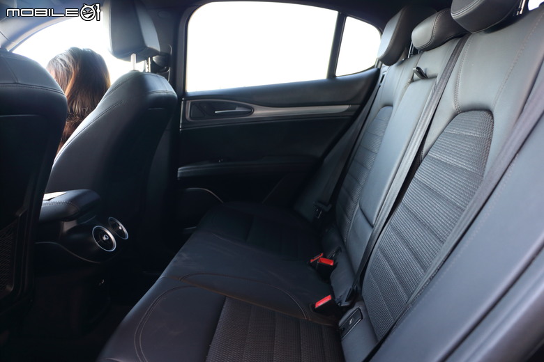 點我看大圖 #心得 #圖多 西班牙自駕初體驗 w/ Alfa Romeo Stelvio