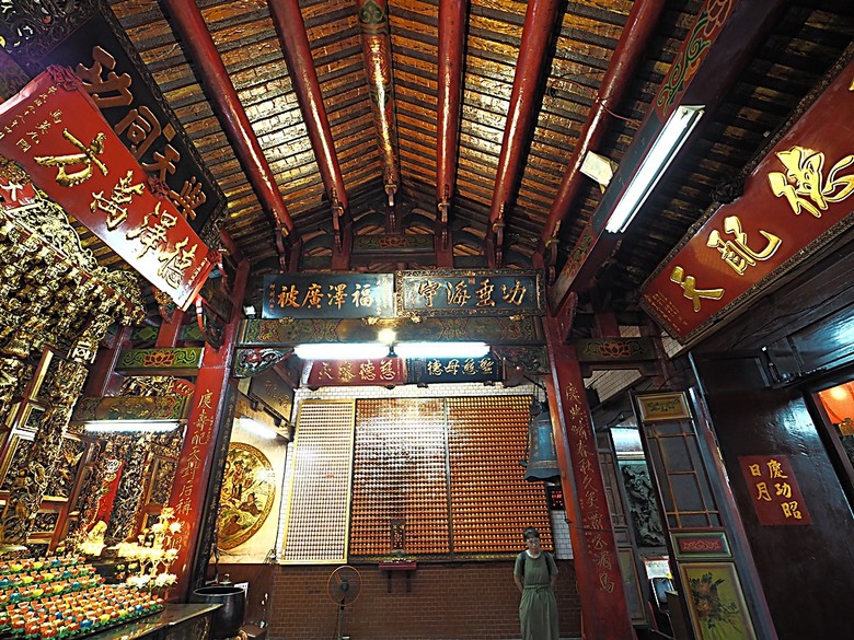 頭城老街(北門福德祠、盧纘祥公館、開蘭媽祖慶元宮、南門福德祠)、李榮春文學館、頭城文創園區，還有美味的車站前阿伯炸蛋蔥油餅 — 搭火車去宜蘭旅行之 頭城散步