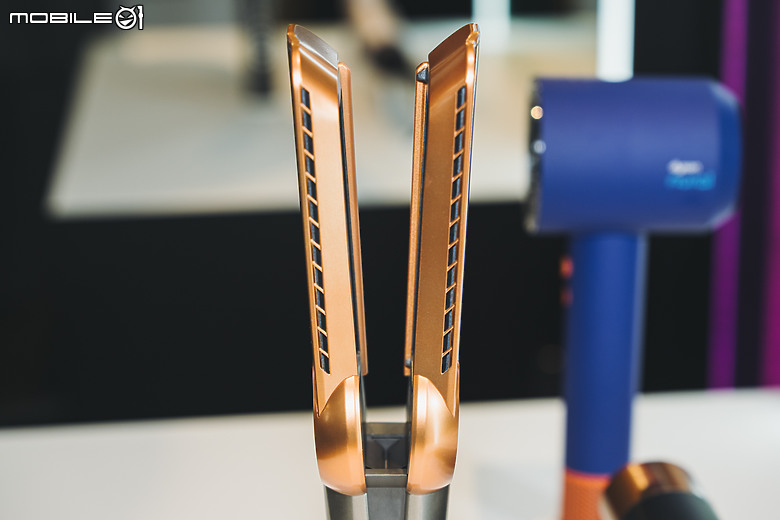 Dyson airstrait二合一吹風直髮器發表 以氣流打造亮麗直髮！