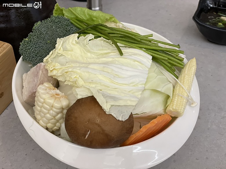 極鶴和牛鍋物：一場視覺與味蕾的頂級饗宴