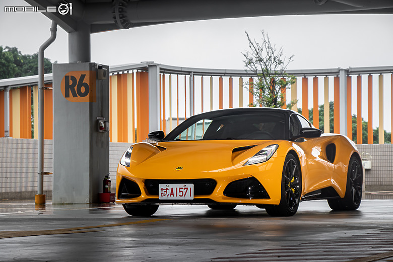 Lotus Emira V6 First Edition 試駕|純種跑車就該如此打造!