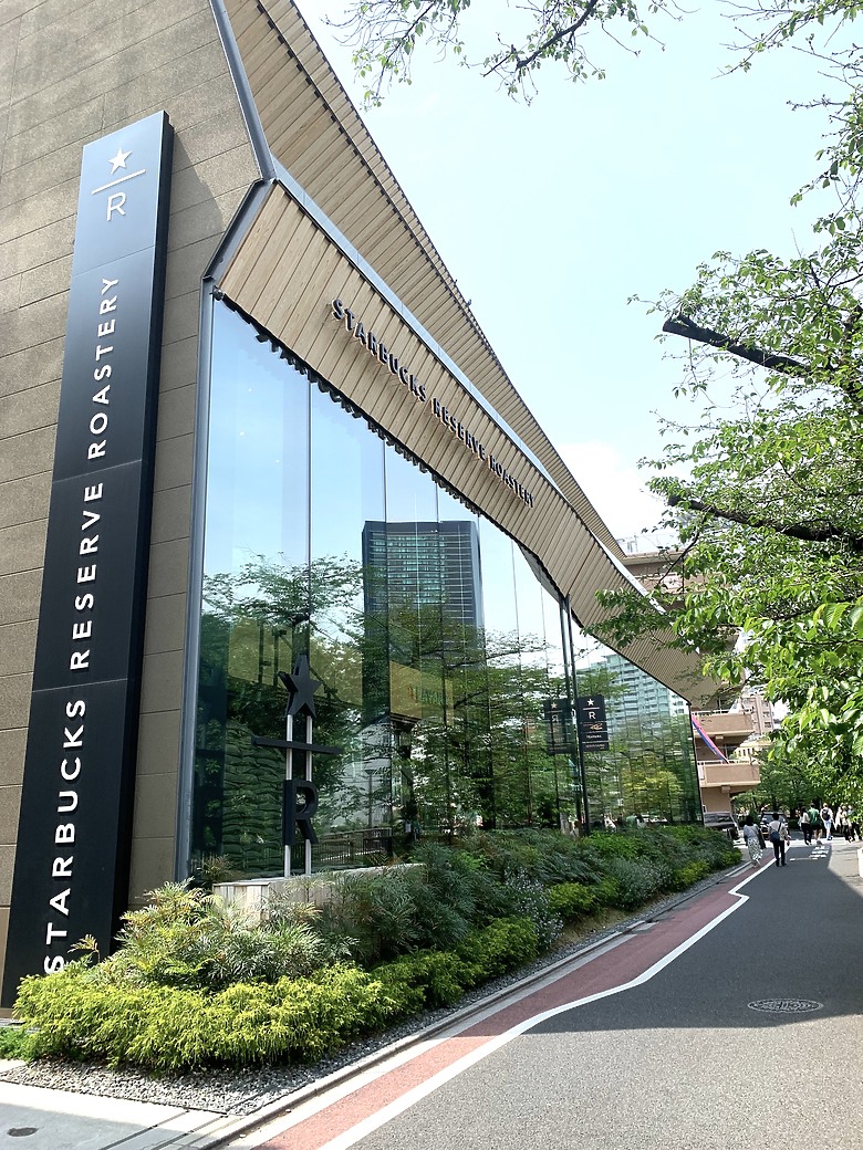 點我看大圖 <日本>2023東京放飛自我~中目黑星巴克旗艦店的春櫻與夏葉