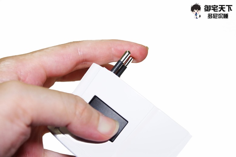 開箱|【瑞士 Skross】65W Type-C / USB PD 旅行萬國插頭氮化鎵充電器(1A1C) - 跨國使用無限制,帶來極速穩定的隨行充電體驗!