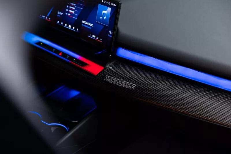 全球僅此一台!冰凍橙BMW M5圓石灘獨家亮相 拍賣所得全數捐贈