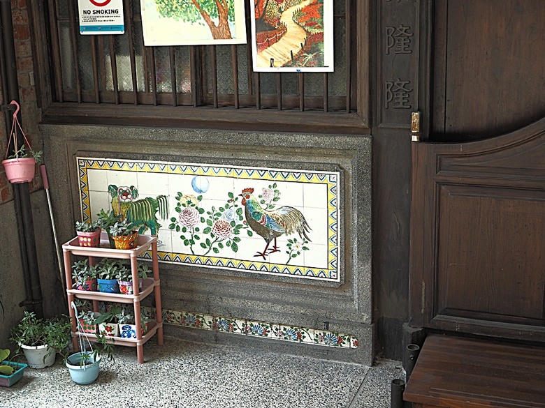 頭城老街(北門福德祠、盧纘祥公館、開蘭媽祖慶元宮、南門福德祠)、李榮春文學館、頭城文創園區，還有美味的車站前阿伯炸蛋蔥油餅 — 搭火車去宜蘭旅行之 頭城散步