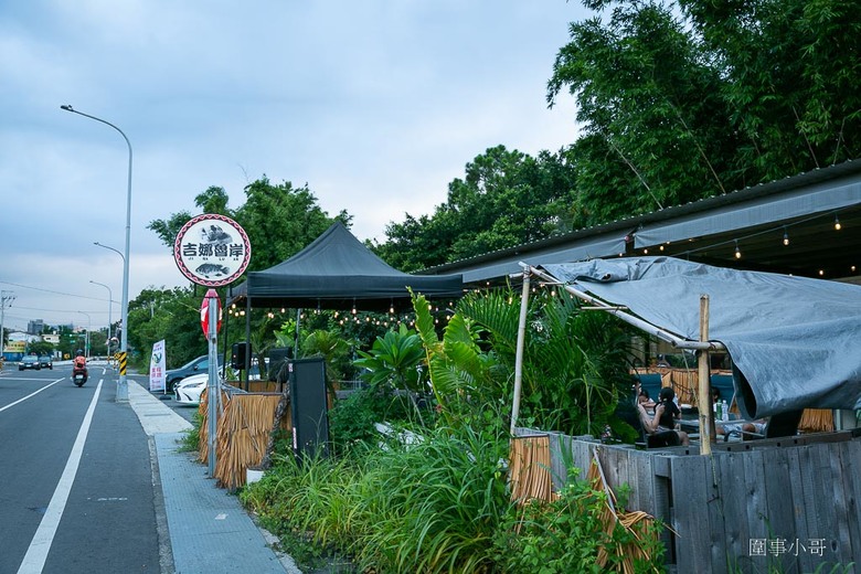 龍潭餐酒推薦-吉娜魯岸原民風味居，阿美族的熱情與美食都在這裡！大推烤魚跟韭菜臭豆腐喔喔喔！