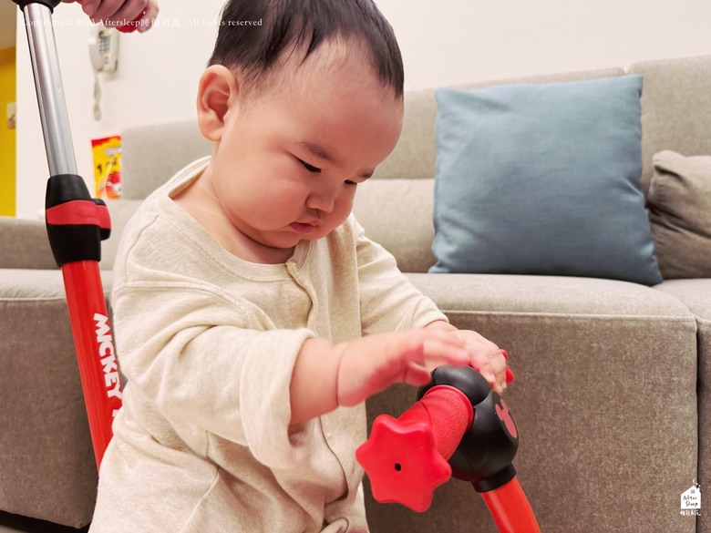 點我看大圖 4 IN 1迪士尼米奇四合一滑板車開箱_BABY CITY 娃娃城線上商城