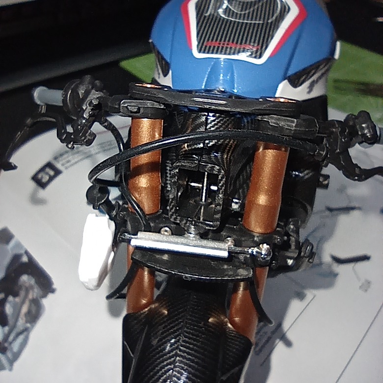 【模型新手也能輕鬆組 Part2】從0到100帶你一起組裝，MENG 1/9 BMW HP4 RACE MT-004s 重機模型 悅色版