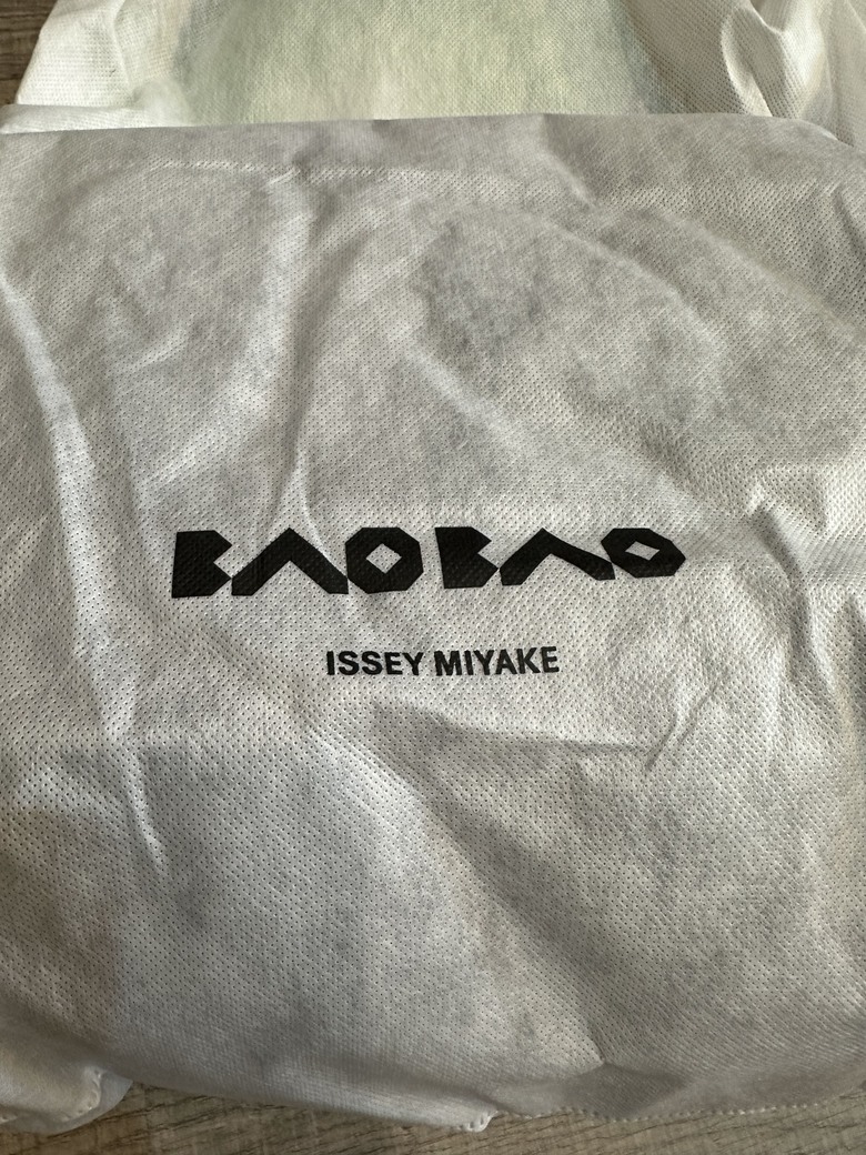 「開箱」bao bao ISSEY MIYAKI 灰綠色雙肩包