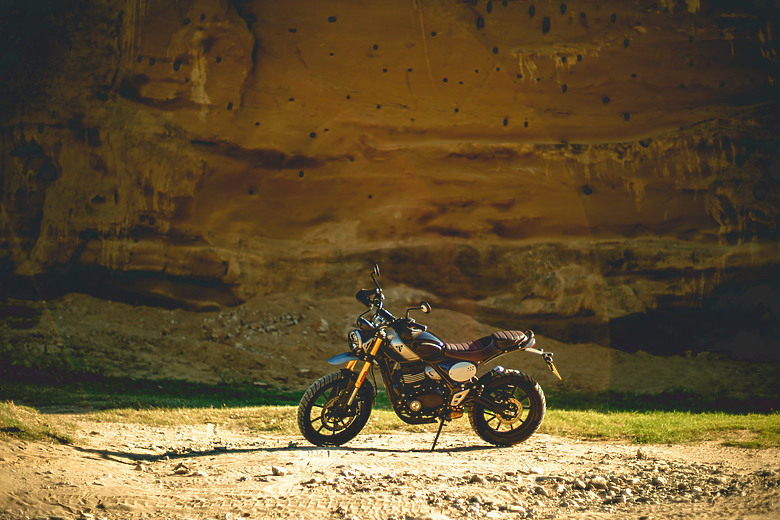 Scrambler 400X 交車蓋大樓！