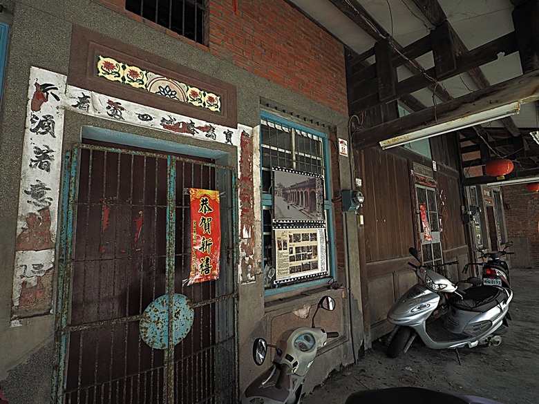 頭城老街(北門福德祠、盧纘祥公館、開蘭媽祖慶元宮、南門福德祠)、李榮春文學館、頭城文創園區,還有美味的車站前阿伯炸蛋蔥油餅 — 搭火車去宜蘭旅行之 頭城散步