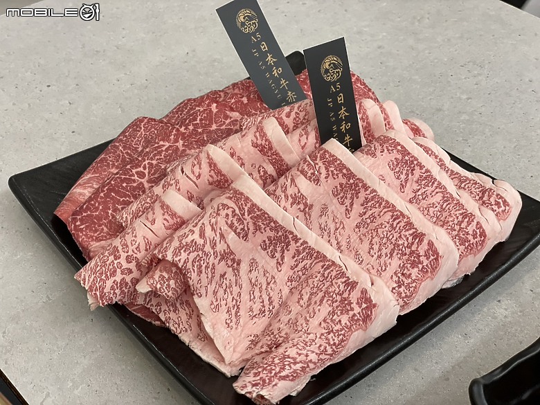 極鶴和牛鍋物：一場視覺與味蕾的頂級饗宴