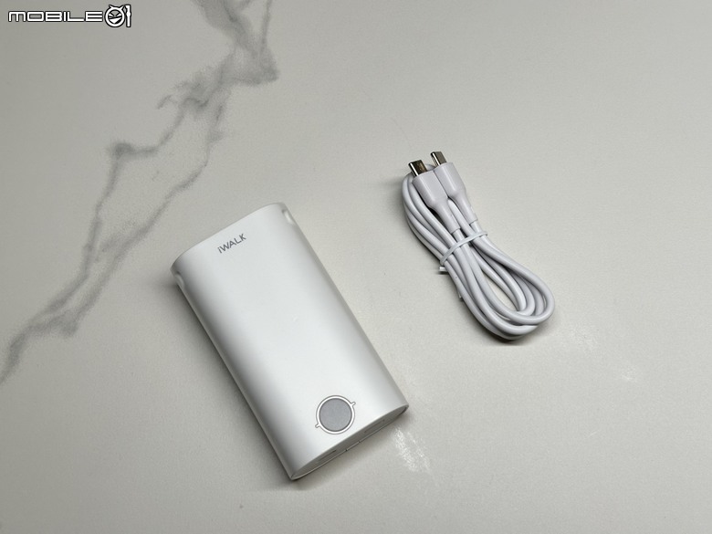 跨越世代!iWalk Power Squid 小魷魚 免帶線PD快充行動電源
