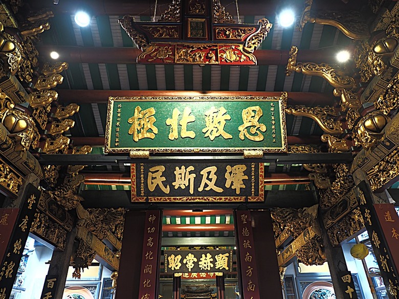 牛車水(Chinatown)市街之巴剎壁畫、粵海清廟、福德祠、天福宮、城市展覽館(Singapore City Gallery),以及麥士威熟食中心(Maxwell Food Centre)中之天天海南雞飯 — 赤道三國文化休閒行旅 之 新加坡篇 第一回 牛車水(Chinatown) 與直落亞逸(Telok Ayer)