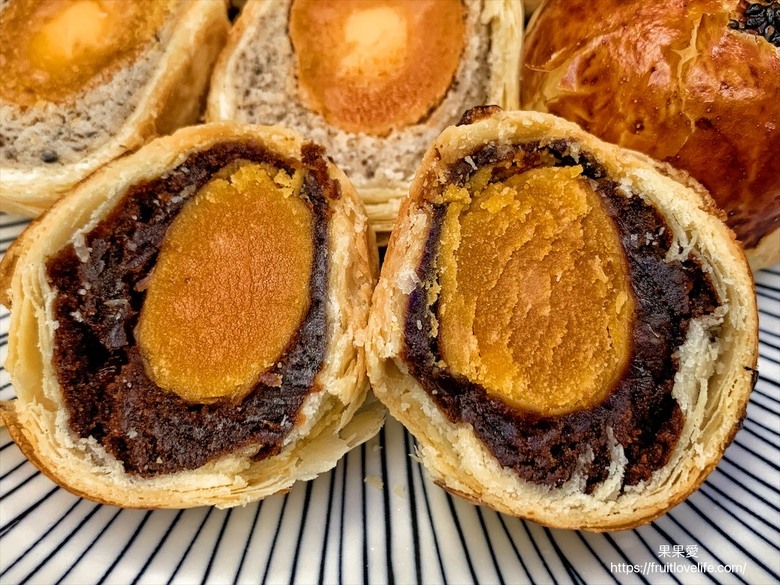 中秋菠蘿酥禮盒和蛋黃酥禮盒,這蛋黃酥很不一樣