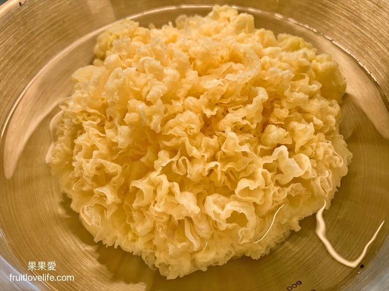 台中素食冰淇淋店，用白木耳為基底所製成的義式冰淇淋，低卡又好吃，現在也有宅配唷!
