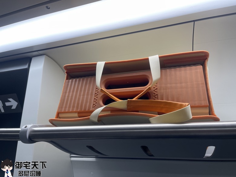 開箱|【OMIX 歐米斯】OMiCart 提袋手推車根本是移動百寶箱 - 露營手拉車的輕巧款之作,我出差拍片必帶新寵兒!一台多用隨你變