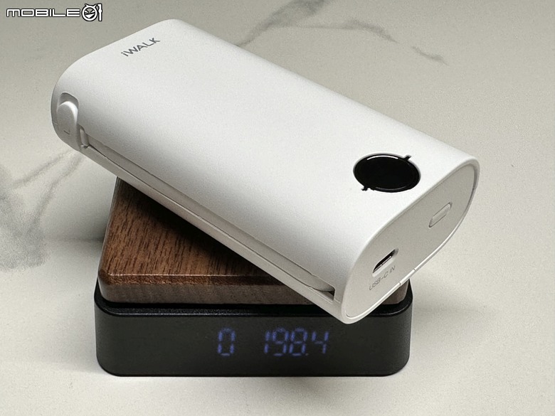 跨越世代!iWalk Power Squid 小魷魚 免帶線PD快充行動電源