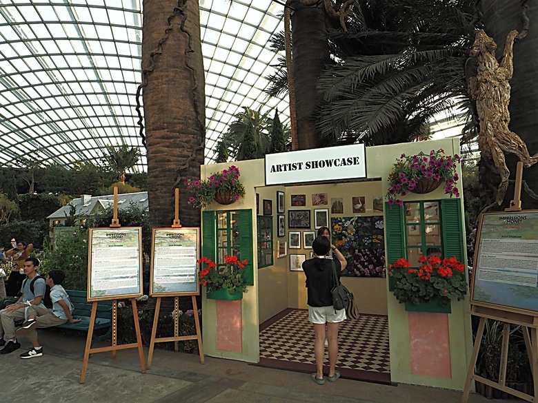 濱海灣花園 雲霧林(Cloud Forest)、花穹(Flower Dome) 及《莫內印象(Impressions of Monet)》特展、擎天樹叢(Supertree Grove)的《花園狂想曲(Garden Rhapsody)》聲光秀、遊園導覽車(Audio Tour)、Jurassic Nest FoodHall中的Hawker Chan燒肉飯,及金沙酒店《幻彩生輝(Spectra- A Light and Water)》燈光秀 — 赤道三國文化休閒行旅 之 新加坡篇 第五回 濱海灣花園