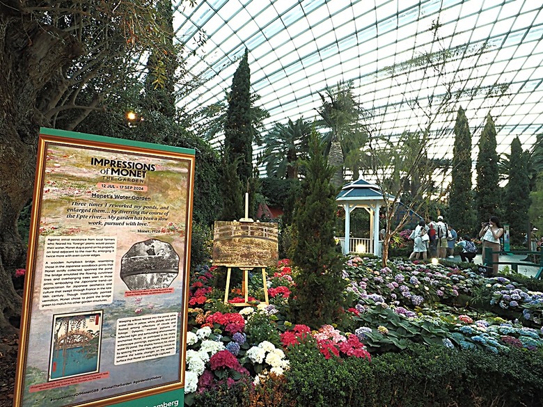 濱海灣花園 雲霧林(Cloud Forest)、花穹(Flower Dome) 及《莫內印象(Impressions of Monet)》特展、擎天樹叢(Supertree Grove)的《花園狂想曲(Garden Rhapsody)》聲光秀、遊園導覽車(Audio Tour)、Jurassic Nest FoodHall中的Hawker Chan燒肉飯,及金沙酒店《幻彩生輝(Spectra- A Light and Water)》燈光秀 — 赤道三國文化休閒行旅 之 新加坡篇 第五回 濱海灣花園