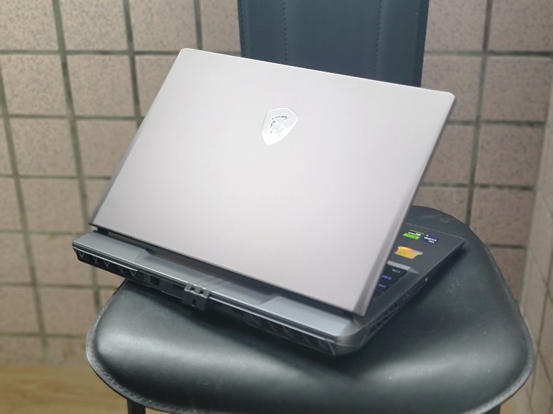 Vector 16 HX 高性能筆電入手簡單開箱