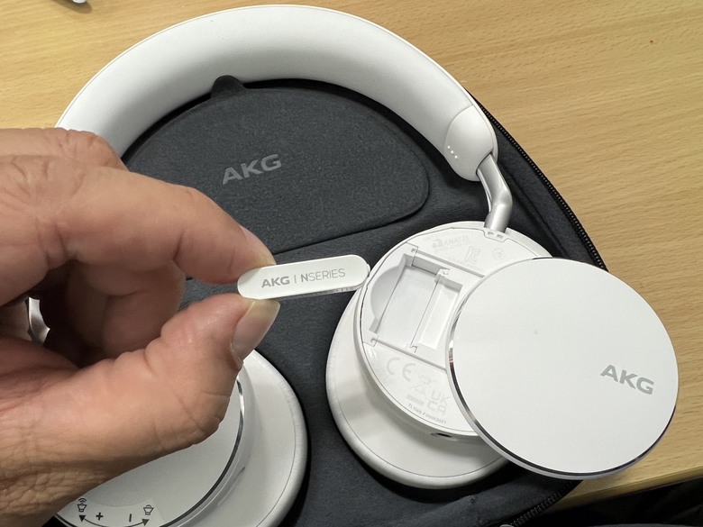三年了......有種好久沒買耳機的感覺......AKG N9 Hybrid