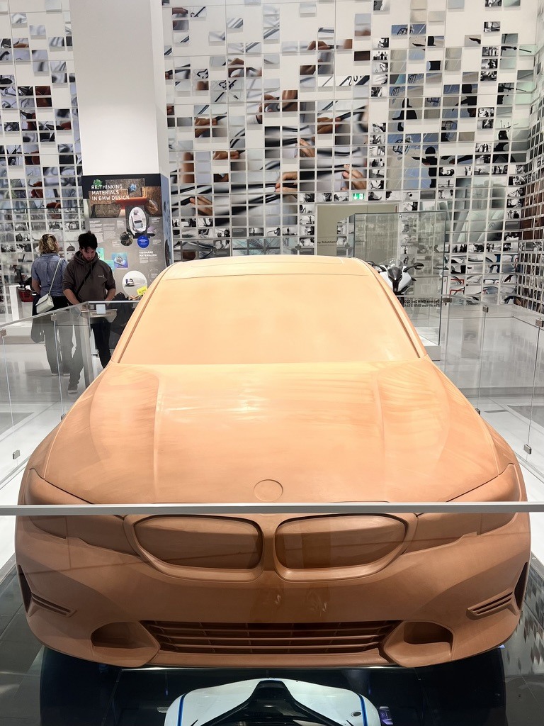 走進巴伐利亞BMW博物館,開箱人生第一台3系轎車 G20 318i LCI