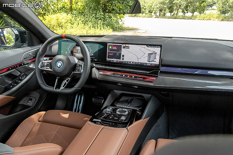 BMW i5 M60 xDrive 試駕|豪華舒適依舊,更多了一身好功夫!