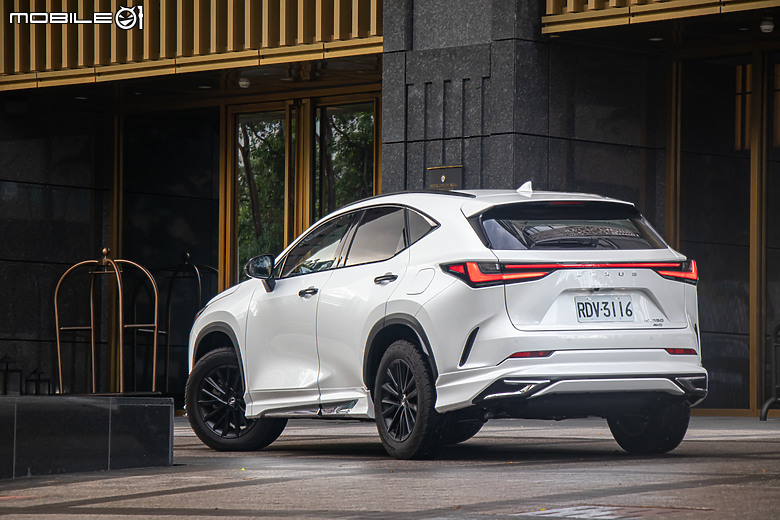 開車遊四方 Vol.19 入住洲際酒店,開凌志、遊港都!|feat. Lexus NX 350 Overtrail
