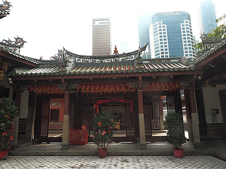 牛車水(Chinatown)市街之巴剎壁畫、粵海清廟、福德祠、天福宮、城市展覽館(Singapore City Gallery)，以及麥士威熟食中心(Maxwell Food Centre)中之天天海南雞飯 — 赤道三國文化休閒行旅 之 新加坡篇 第一回 牛車水(Chinatown) 與直落亞逸(Telok Ayer)